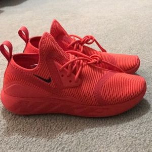 BRAND NEW NEVER WORN Nike sneakers